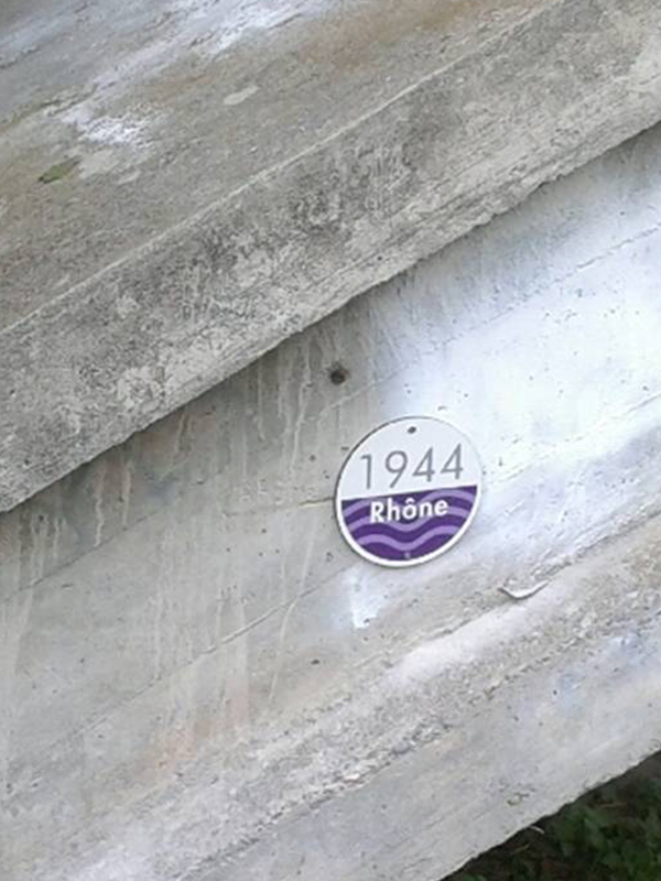 panneau indiquant le niveau de l'eau lors de la crue de 1944